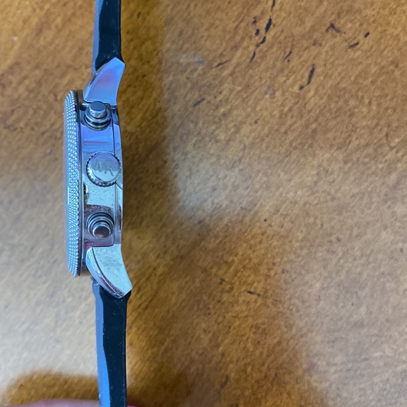 Micheal Kors - Picture 3 of 8